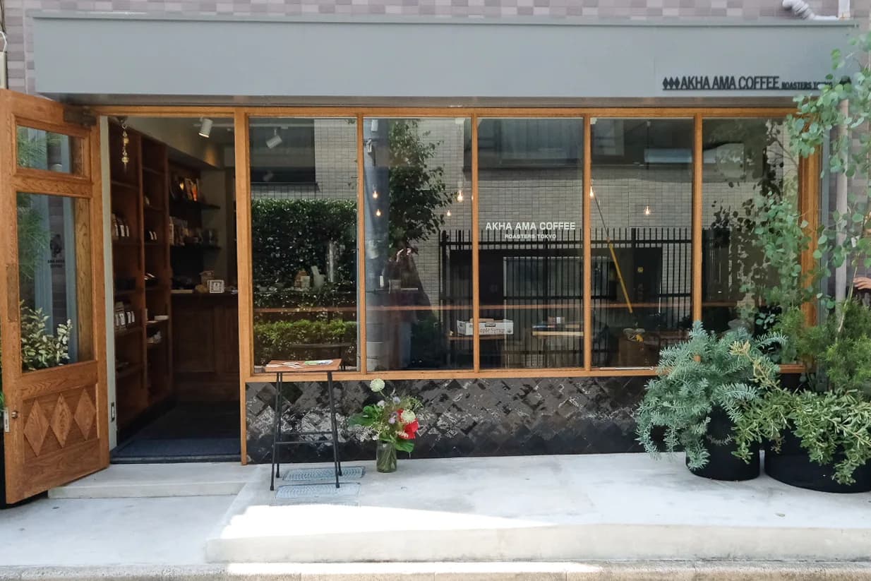 Akha Ama Coffee Kagurazaka in Tokyo, specialty coffee cafe