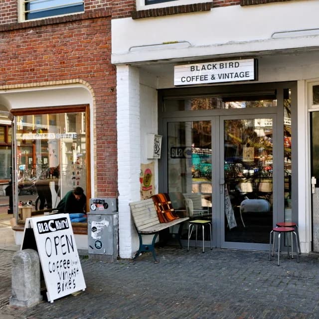 Blackbird coffee & vintage in Utrecht, specialty coffee cafe