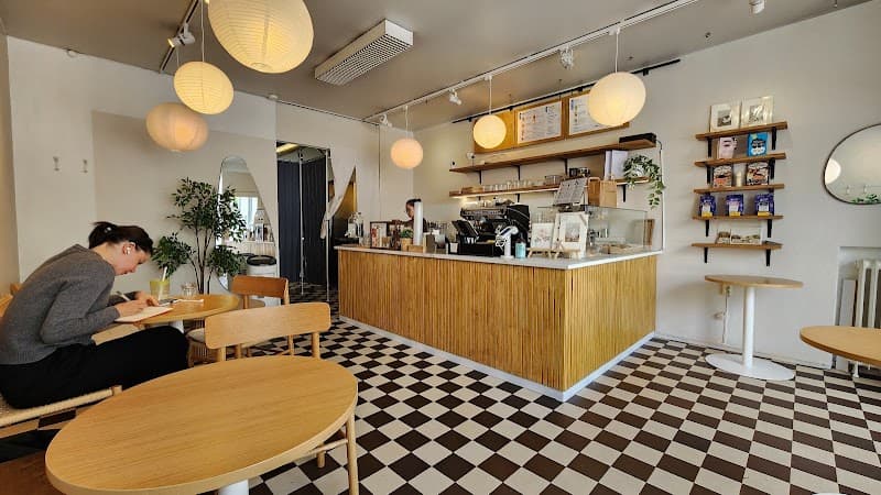 Bonbon Coffee in Helsinki, specialty coffee cafe