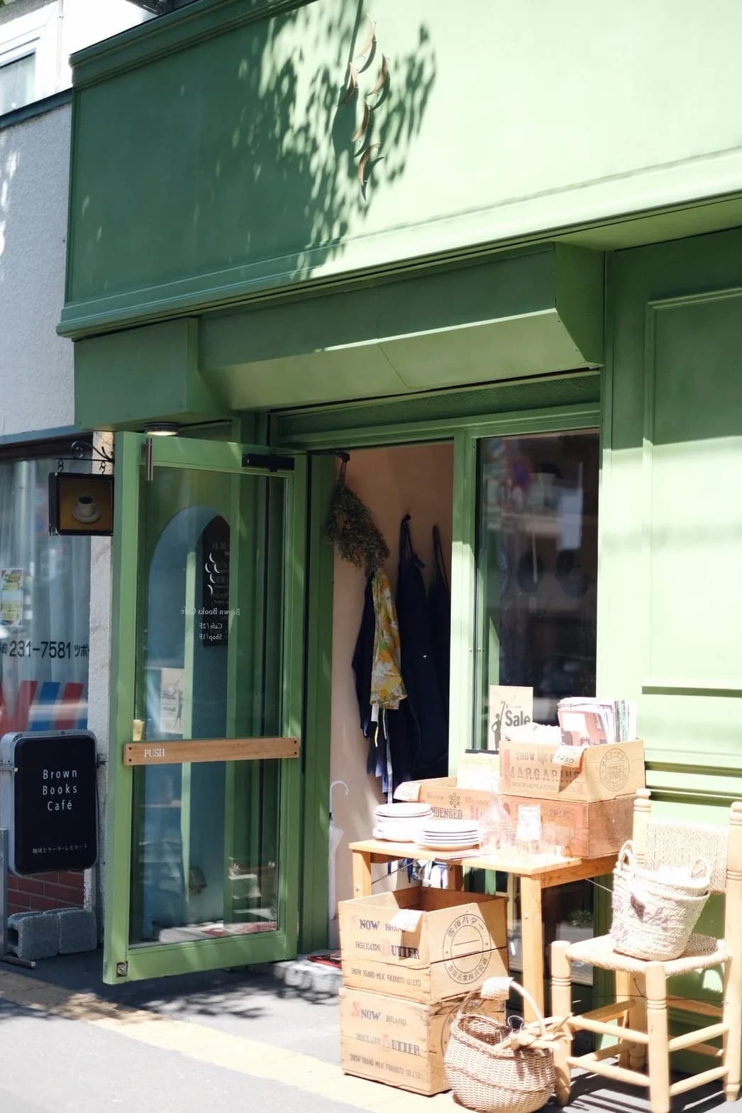 Brown Books Cafe in Sapporo, specialty coffee cafe
