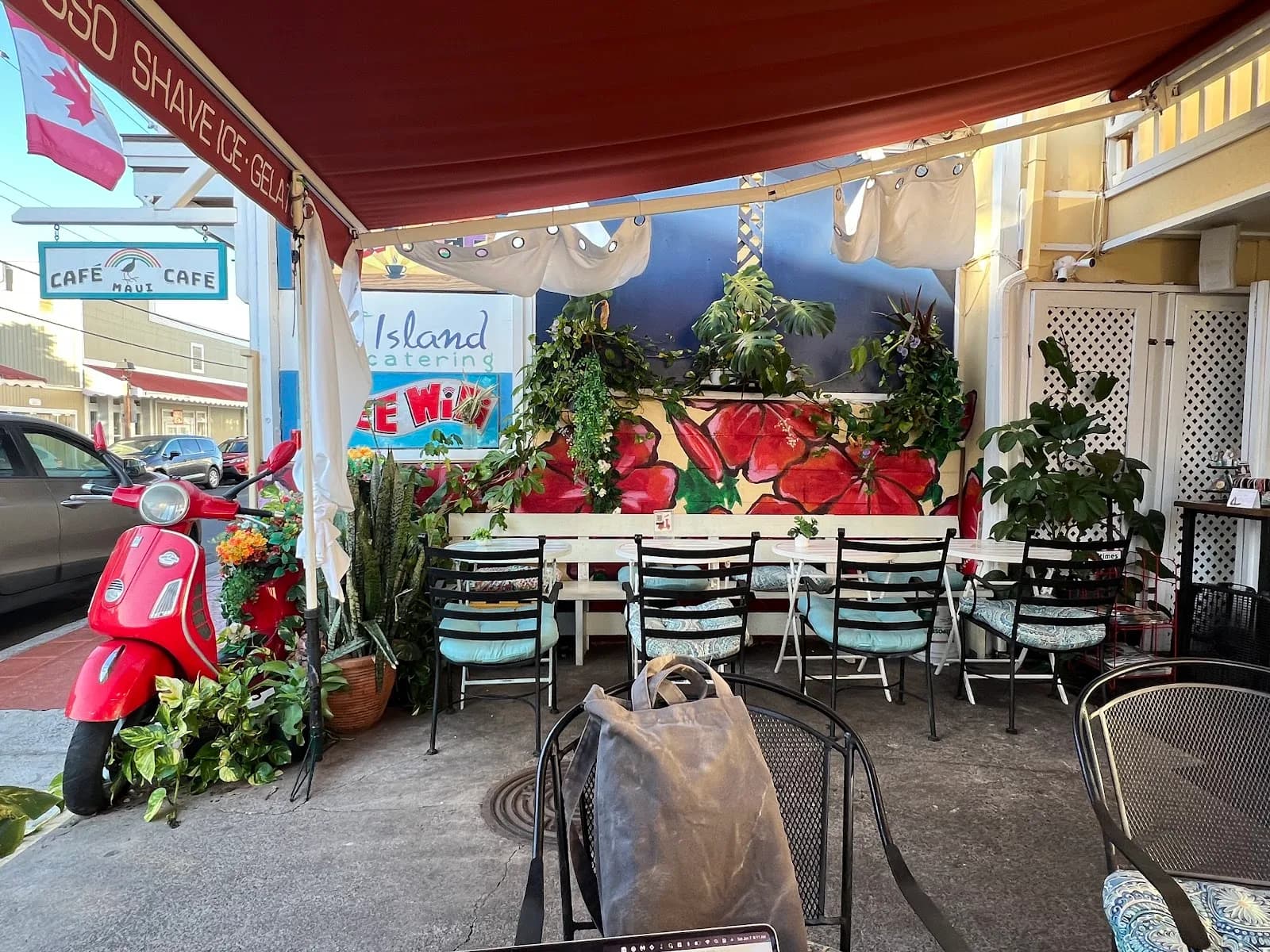 Cafe Cafe Maui in Lahaina, specialty coffee cafe