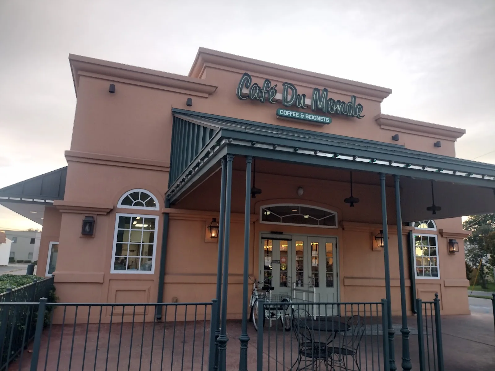 Café Du Monde Williams Blvd in New Orleans, specialty coffee cafe