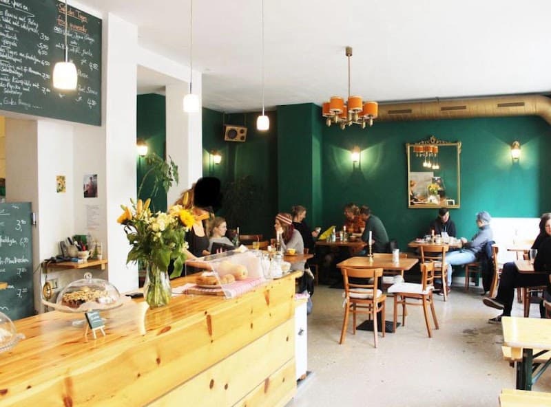 Café Fatma & Frieda | Kaffeespezialitäten | Selbstgemachter Kuchen | Frühstück | vegan & vegetarisch | Reuterkiez Berlin in Berlin, specialty coffee roaster