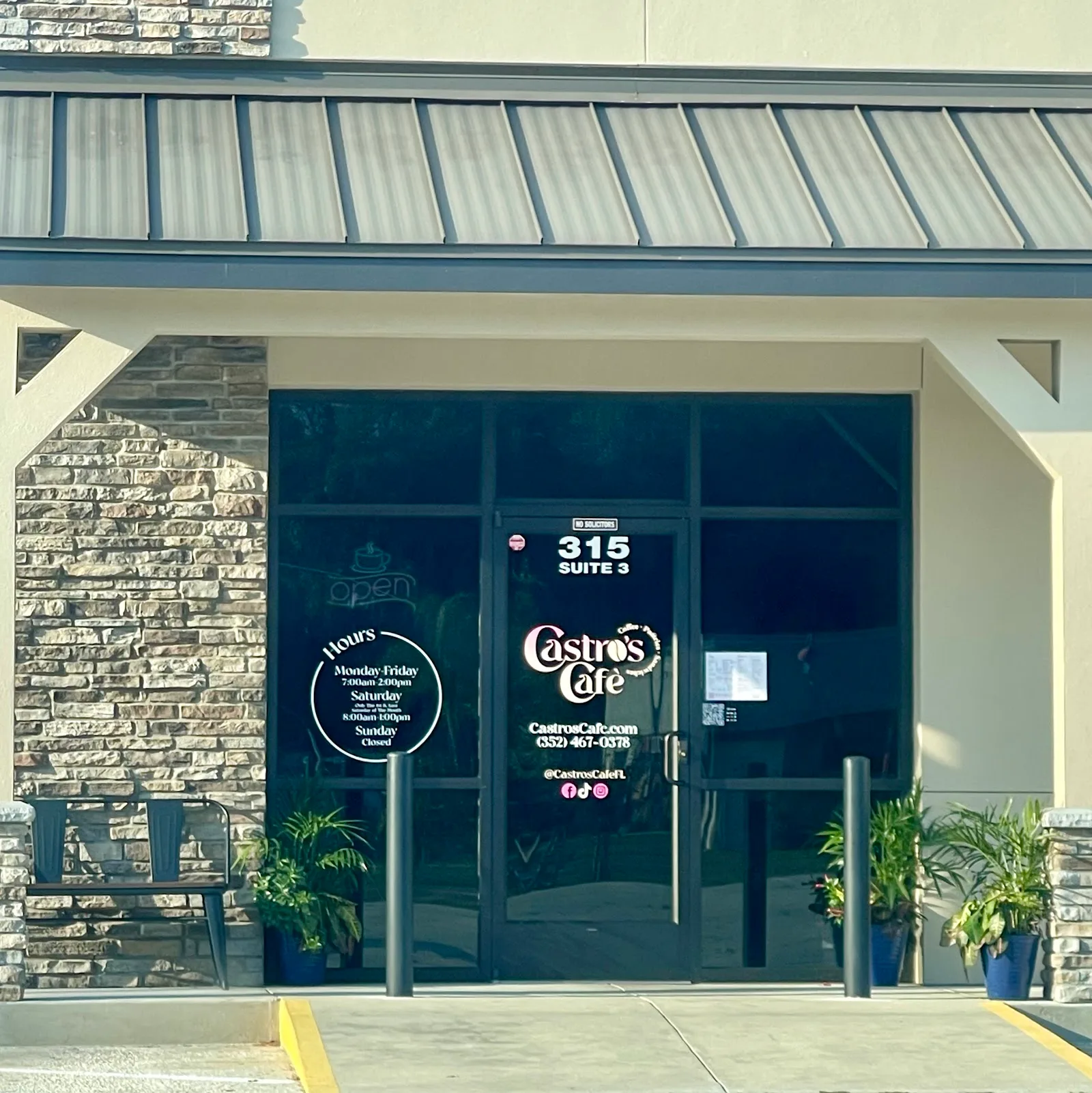 Castro's Café in Lake Wales, specialty coffee cafe