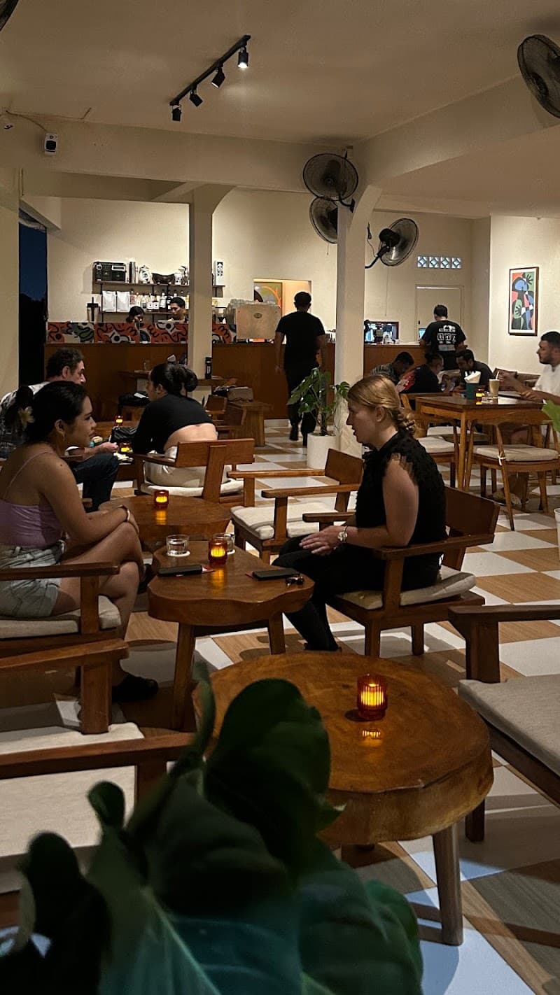 CIRCLE CAFE in Seminyak, specialty coffee cafe