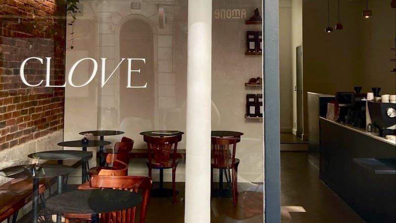 Clove in Paris, specialty coffee cafe
