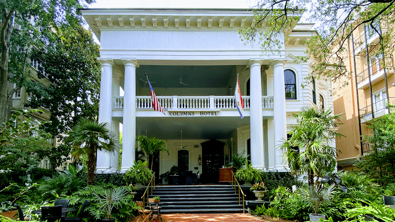 Columns in New Orleans, specialty coffee cafe