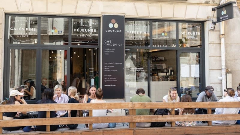 Coutume in Paris, specialty coffee cafe