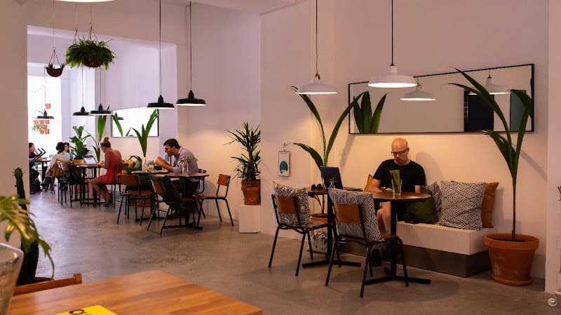 Curva in Lisbon, specialty coffee cafe