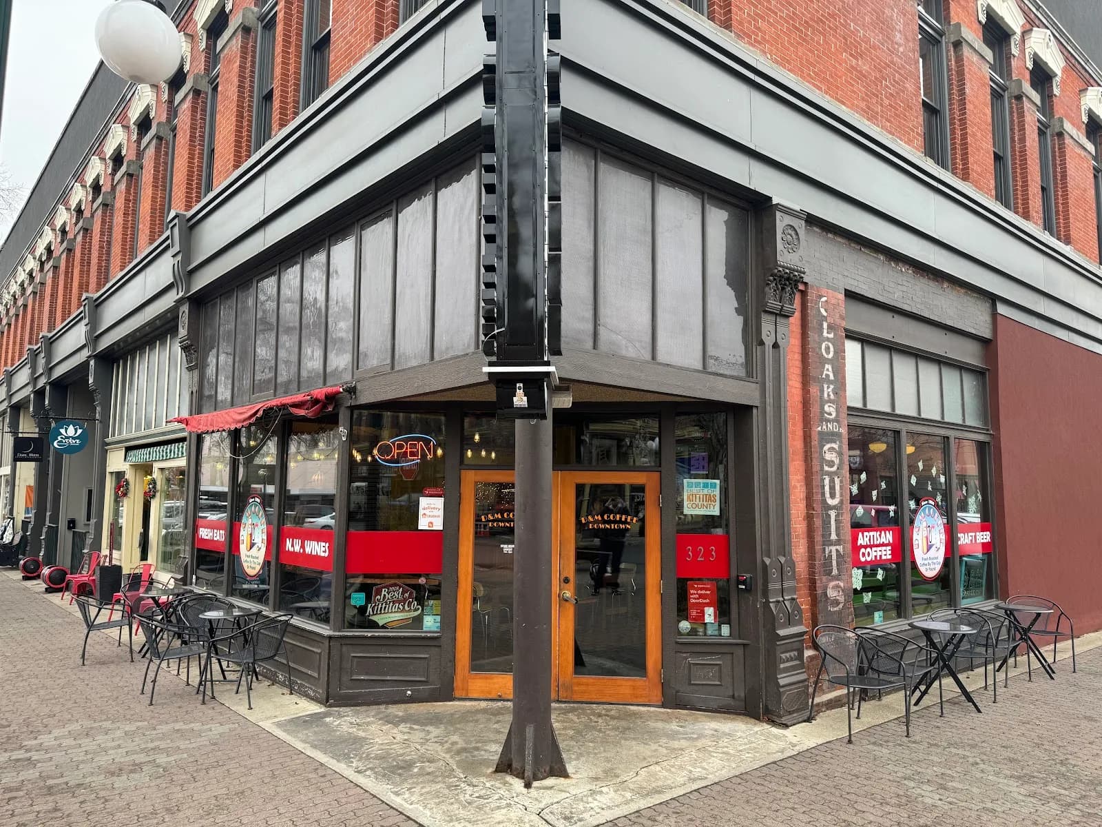 D & M Coffee Downtown in Ellensburg, specialty coffee roaster