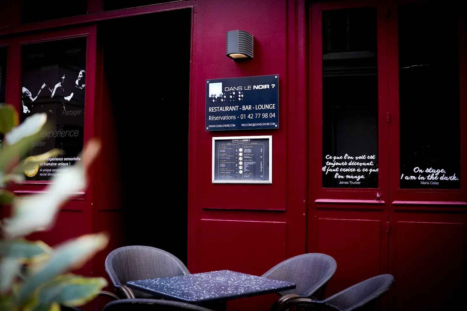 Dans le Noir ? Paris in Paris, specialty coffee cafe