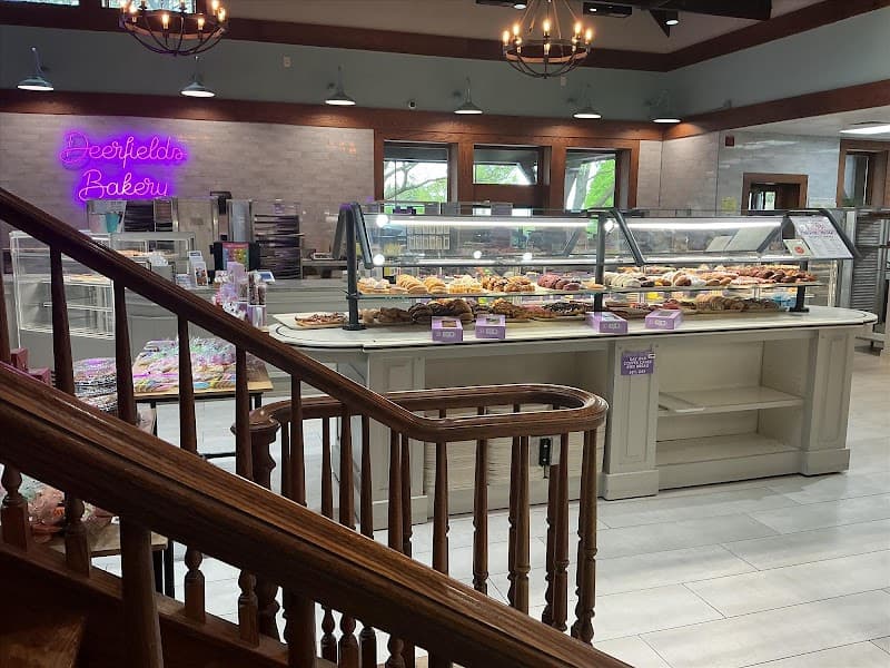 Deerfields Bakery in Chicago, specialty coffee cafe