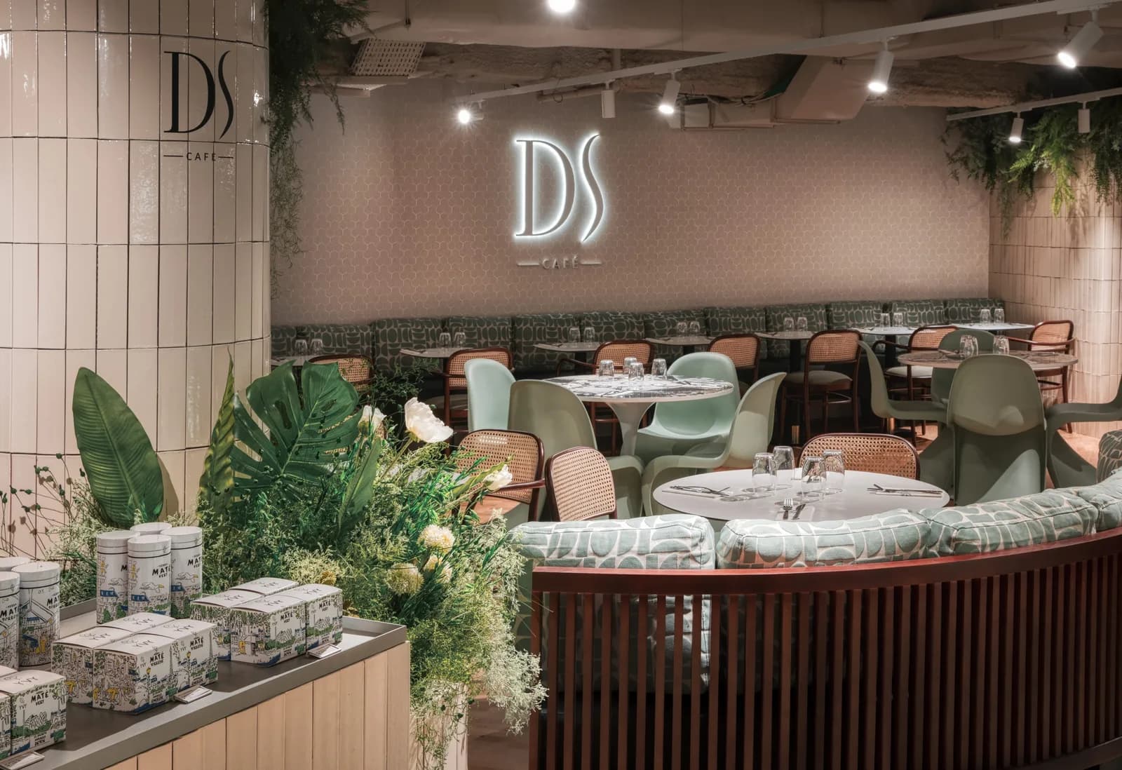 DS Café in Paris, specialty coffee cafe