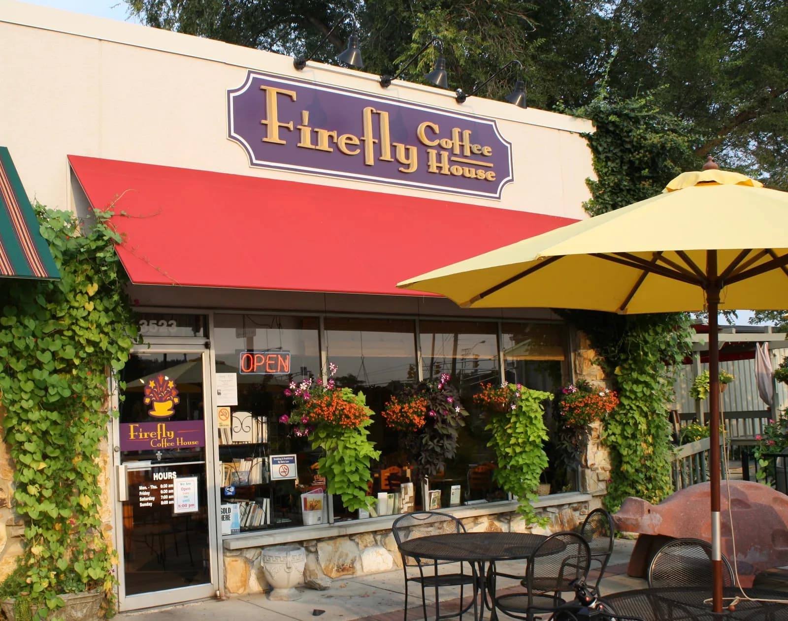 Firefly Coffee House in Fort Wayne, specialty coffee cafe