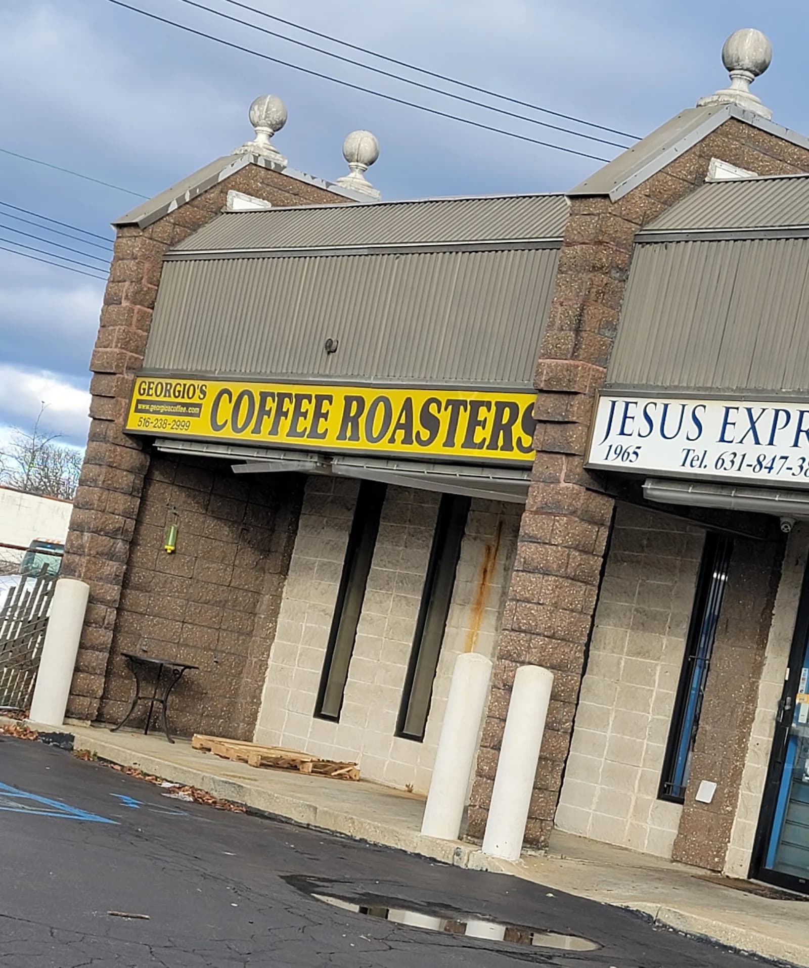 Georgio's Coffee Roasters in Huntington, specialty coffee cafe