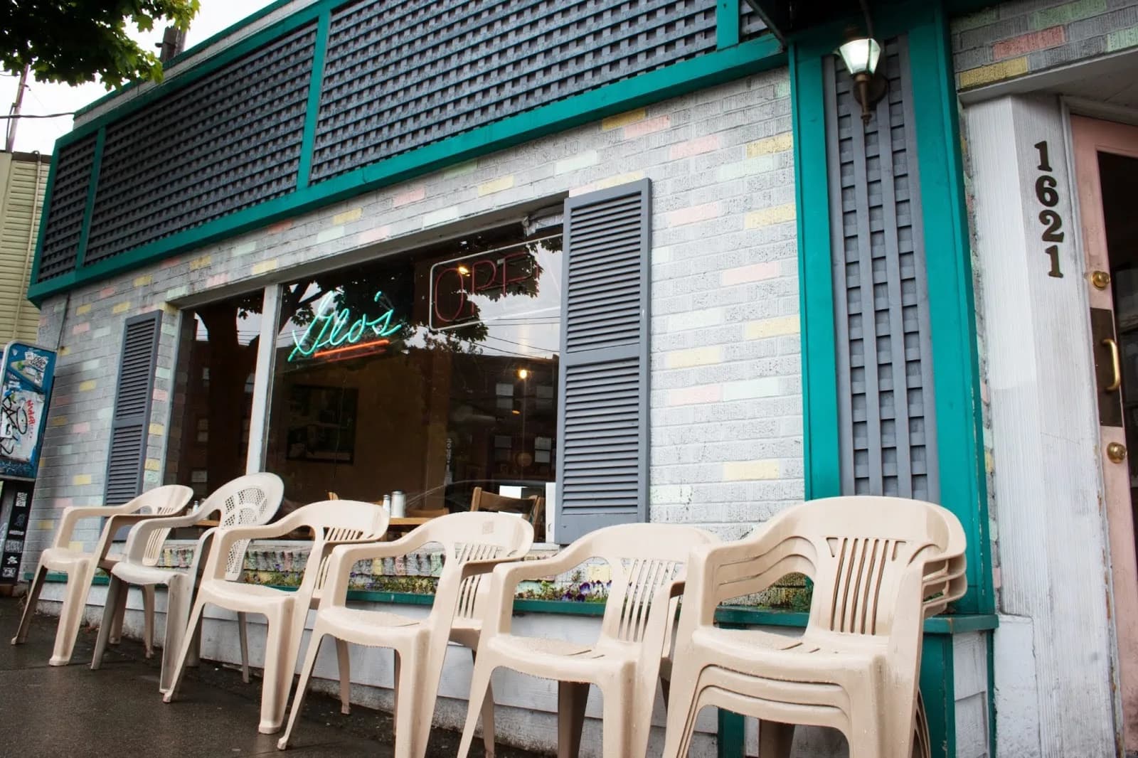 Glo's in Seattle, specialty coffee cafe