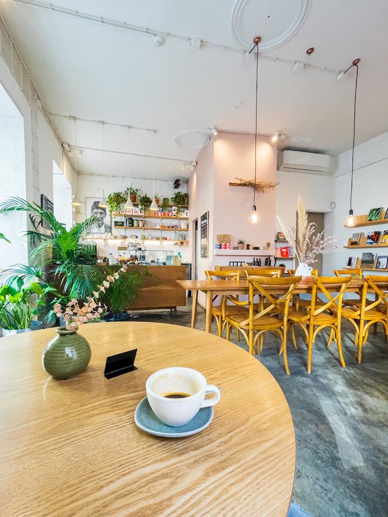 Hello, Kristof in Lisbon, specialty coffee cafe