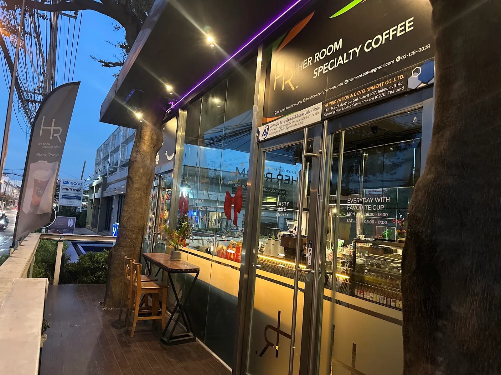 Her Room Specialty Coffee in Bangkok, specialty coffee cafe