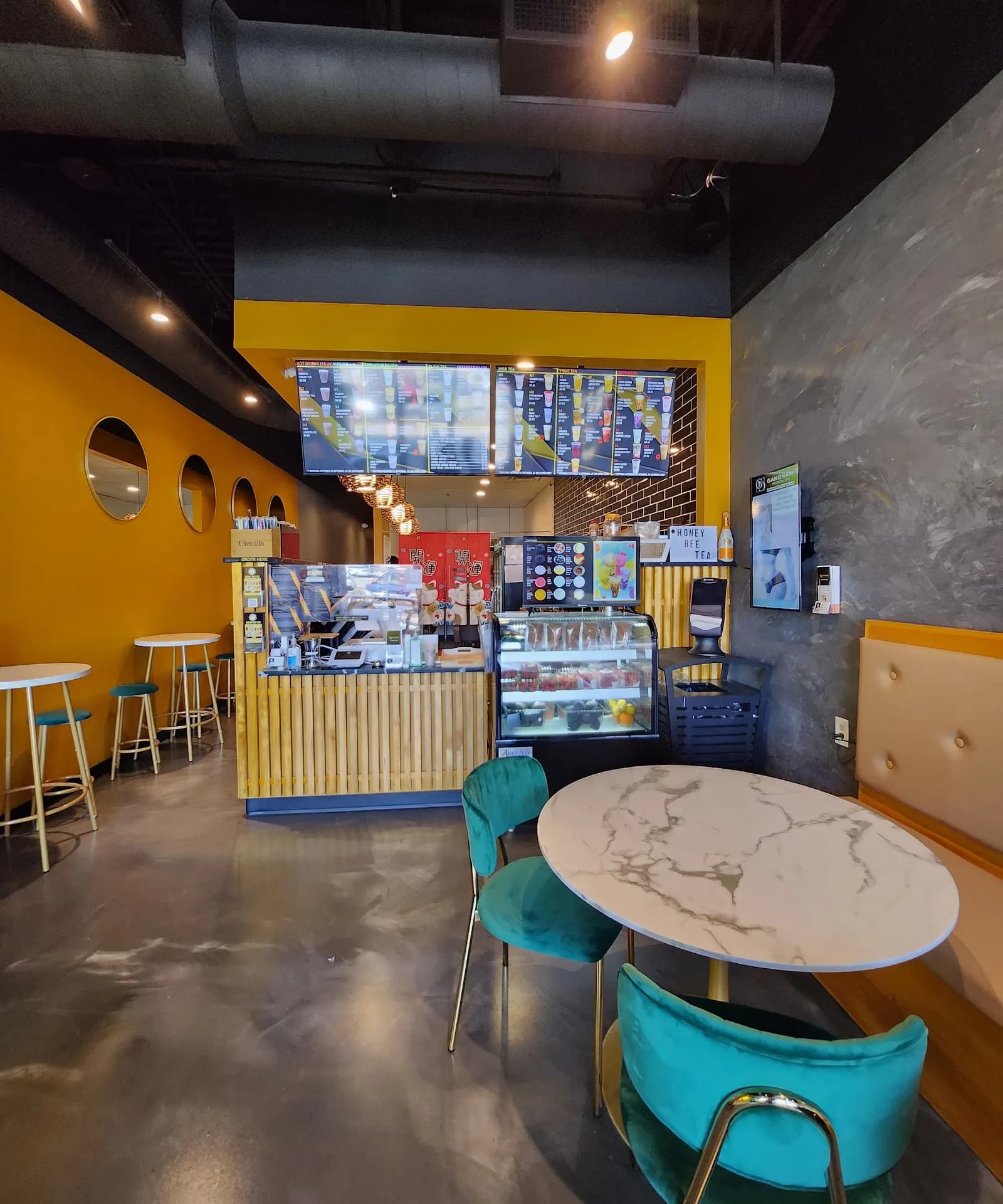 Honey Bee Tea in St. Louis, specialty coffee cafe