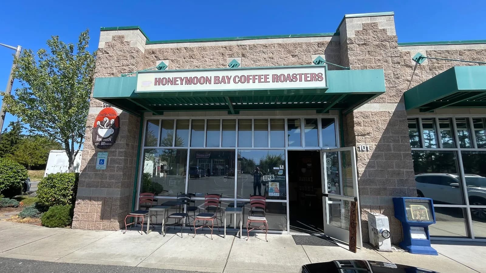 Honeymoon Bay Coffee Roasters, Inc. in Oak Harbor, specialty coffee cafe