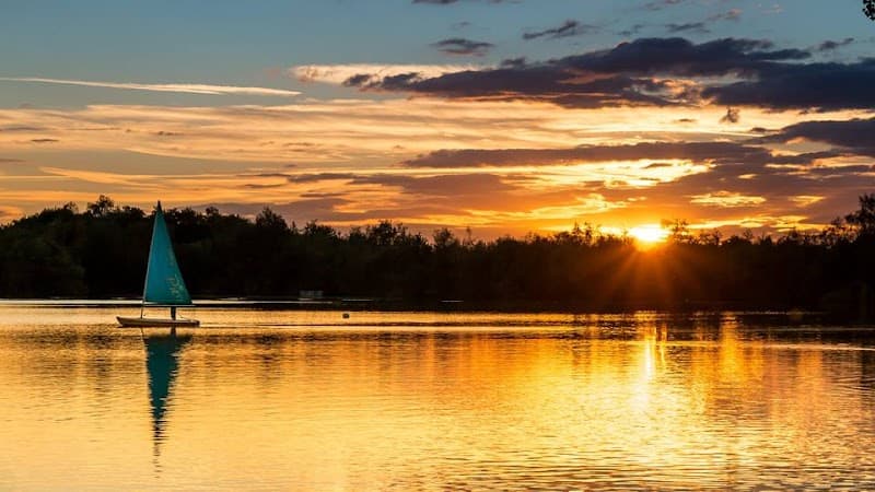 Horseshoe Lake Activity Centre - Water Activities & Open Water Swimming in Yateley, specialty coffee cafe