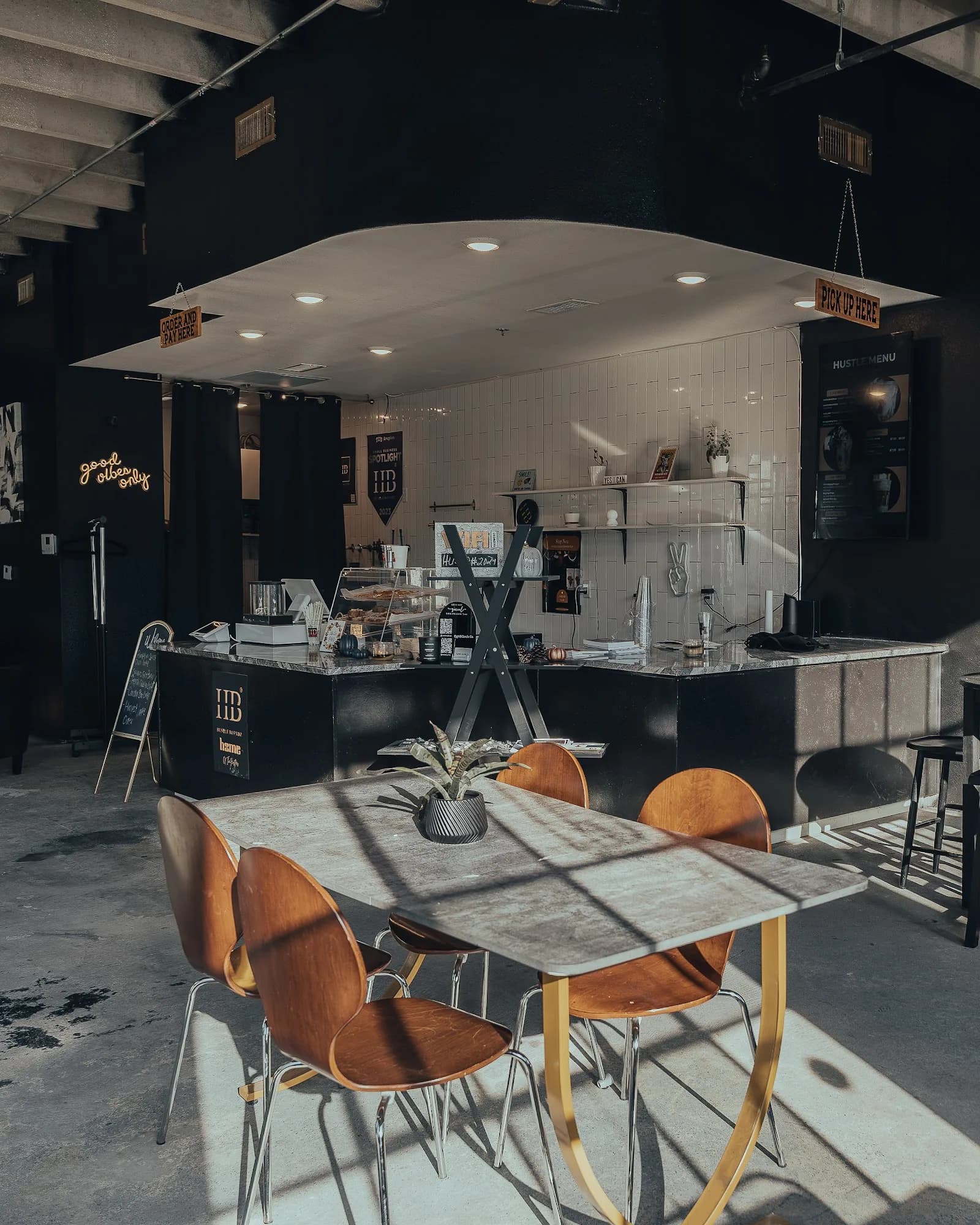 HustleBlendz in Fort Worth, specialty coffee cafe
