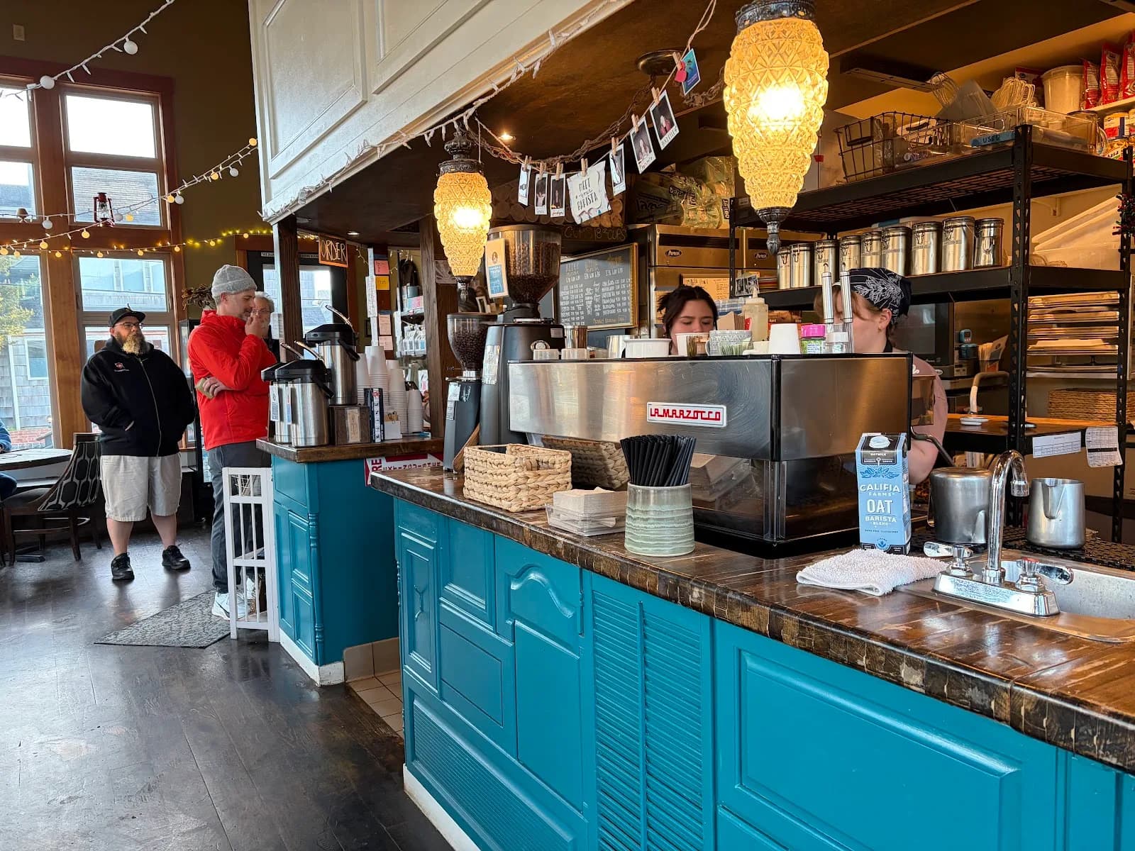 Insomnia Coffee Co - Cannon Beach in Seaside, specialty coffee cafe