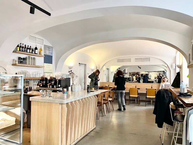 Jonas Reindl Coffee Roasters in Vienna, specialty coffee roaster