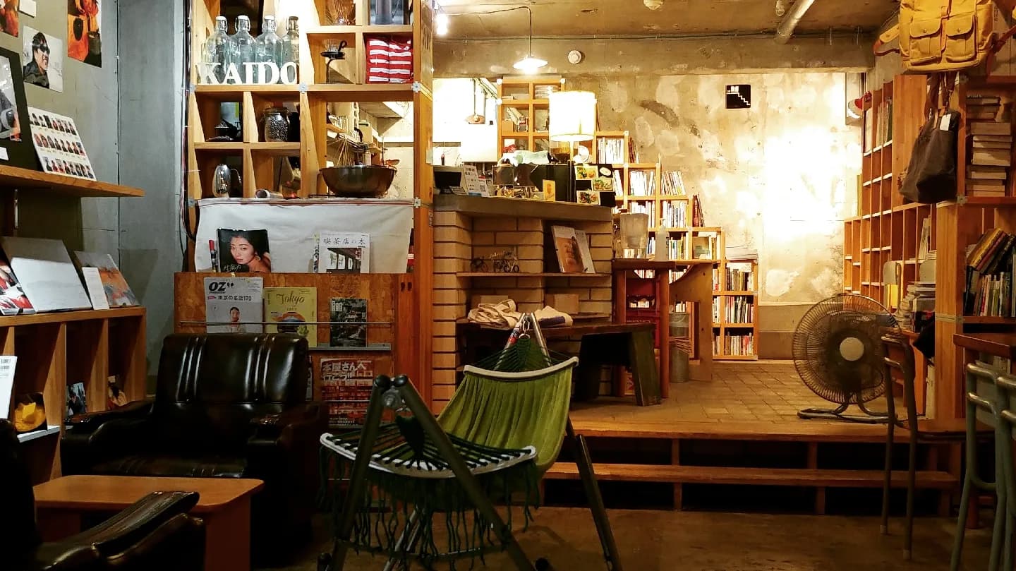 KAIDO books&coffee in Tokyo, specialty coffee cafe