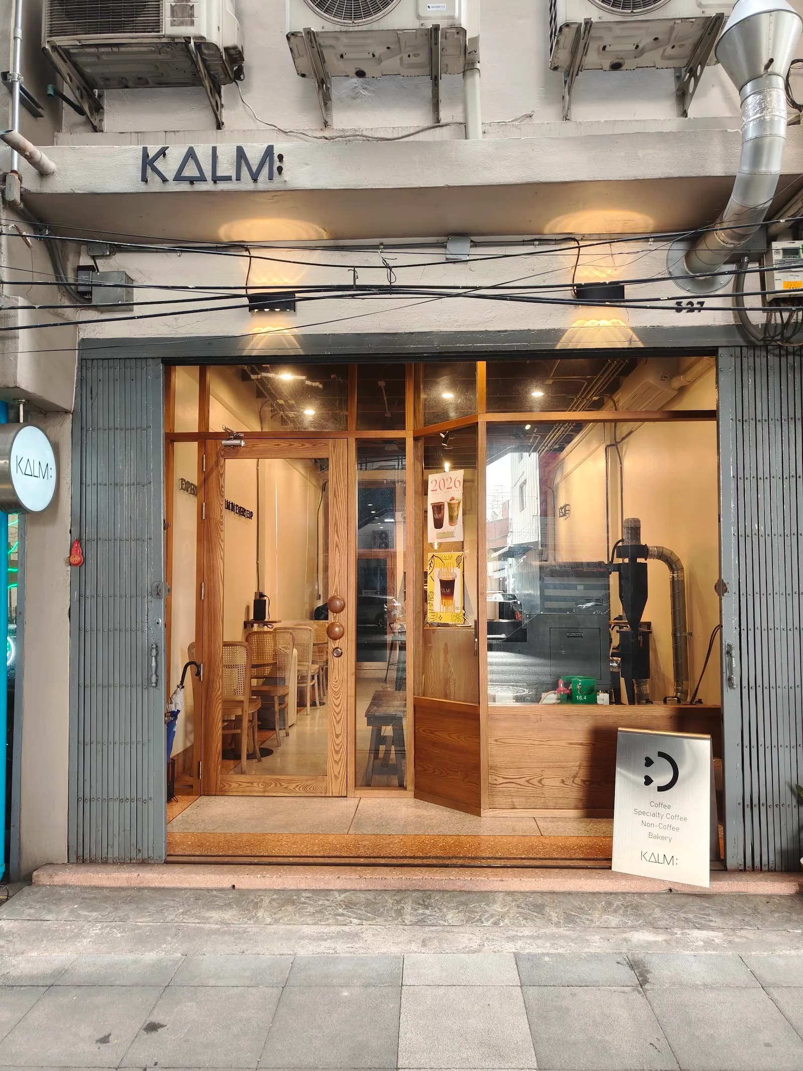 Kalm Specialty Coffee in Bangkok, specialty coffee cafe