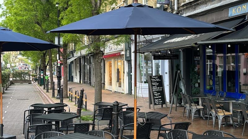 Konnigans in London, specialty coffee cafe