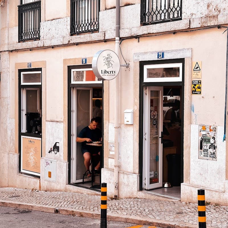 Liberty: brunch, coffee & books in Lisbon, specialty coffee cafe