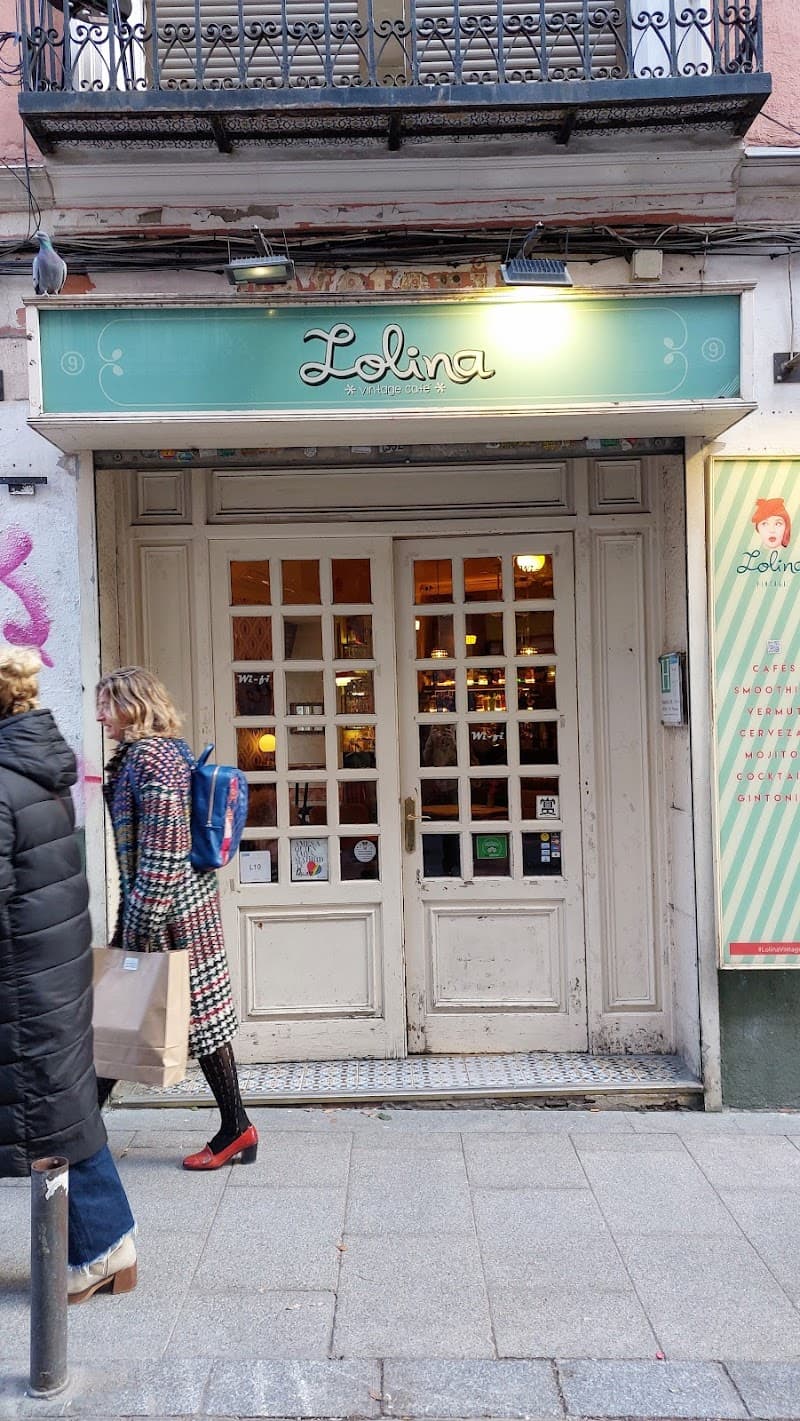 Lolina Vintage Café in Madrid, specialty coffee cafe