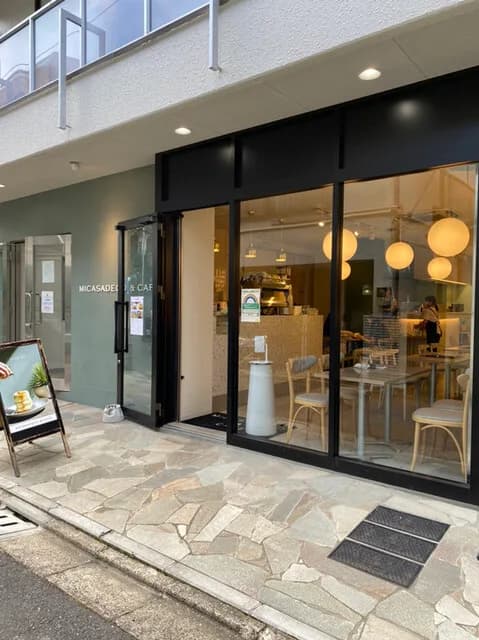 Micasadeco & Cafe Jingumae in Tokyo, specialty coffee cafe