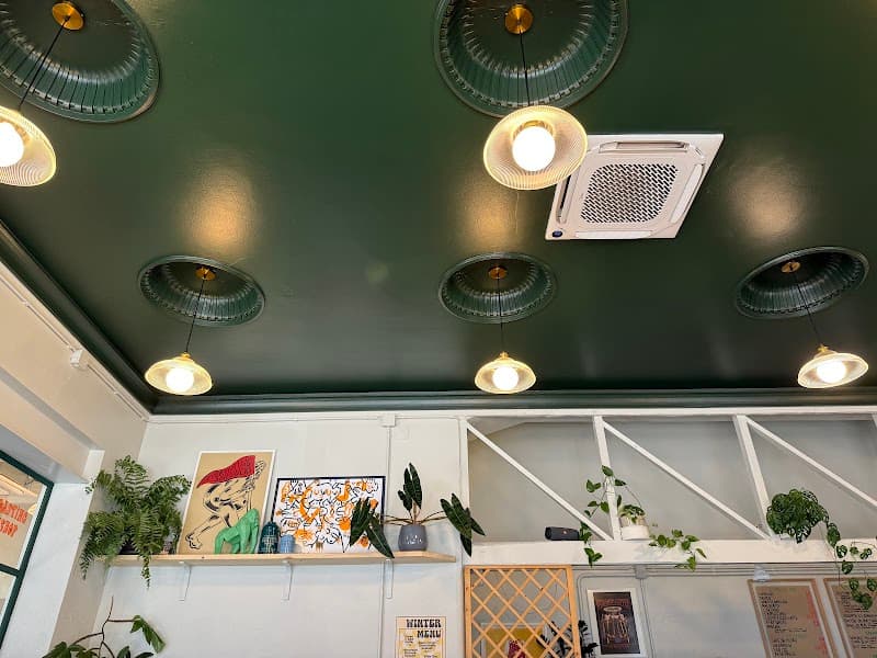 Milkees - Specialty Coffee & Cookies in Lisbon, specialty coffee cafe