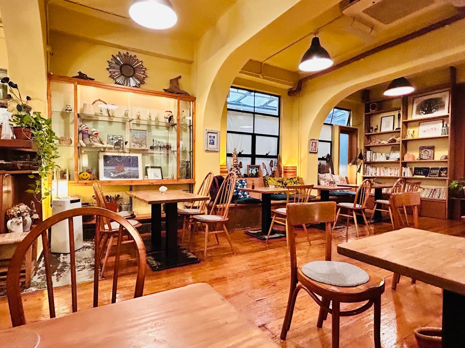 Modernark pharm cafe in Kobe, specialty coffee cafe
