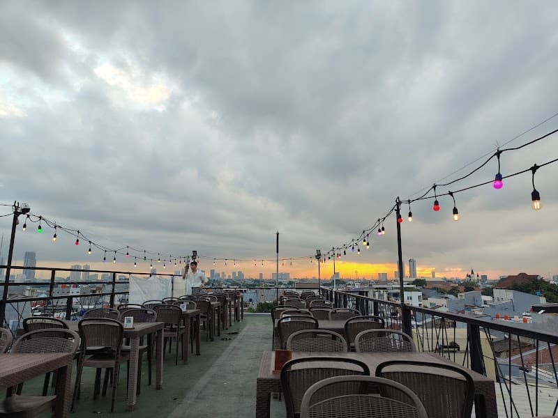 Monggo Mampir (Kostel & Cafe) Cafe Tanjung Duren | Cafe Rooftop in Jakarta, specialty coffee cafe