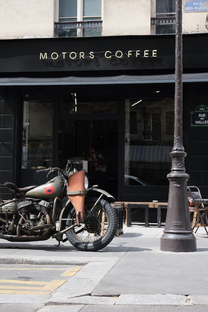 Motors Coffee in Paris, specialty coffee cafe