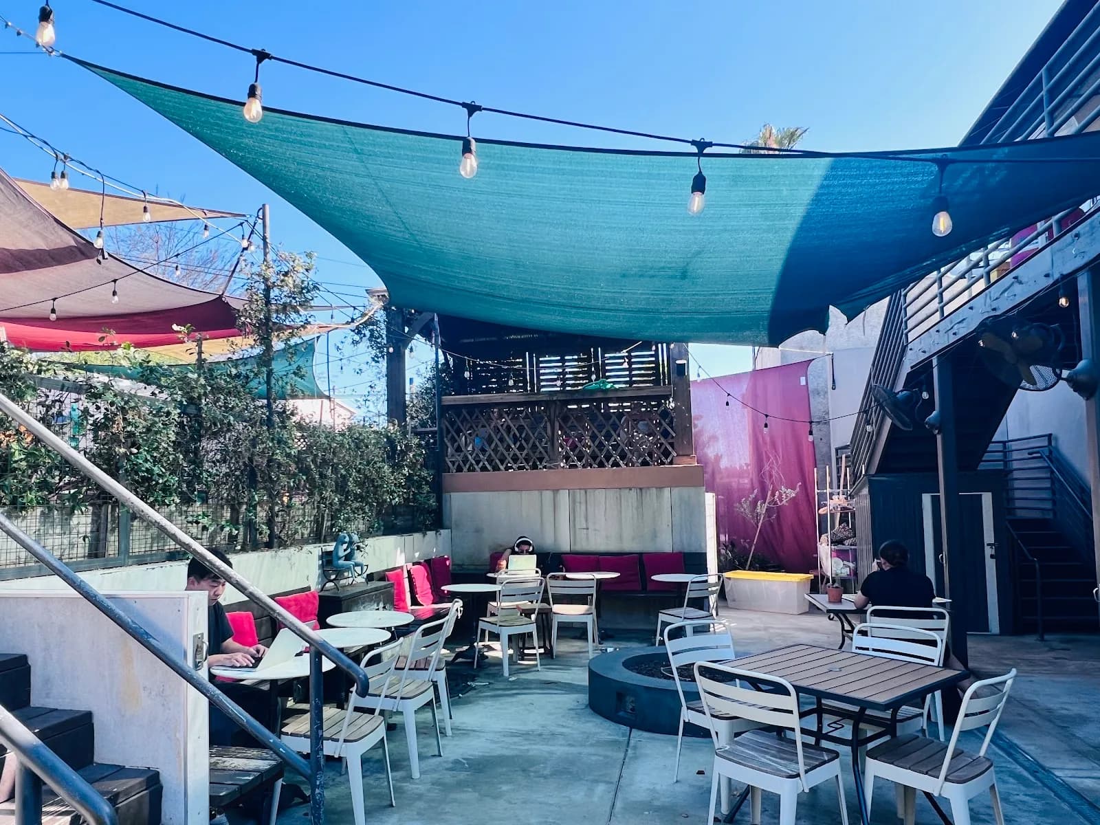 Muddy Paw Coffee & Park Eagle Rock in Los Angeles, specialty coffee cafe