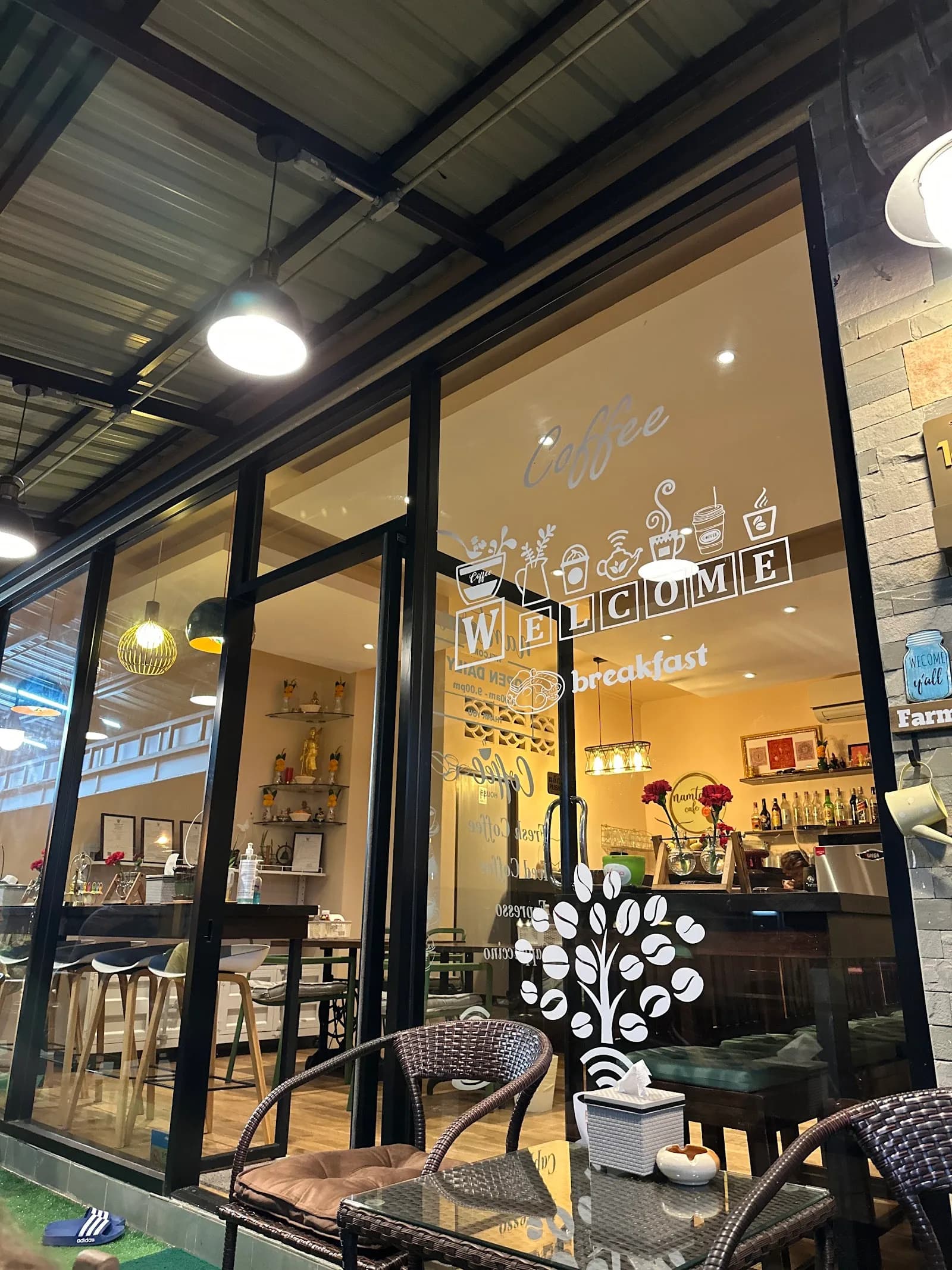 namtarn cafe in Koh Samui, specialty coffee cafe