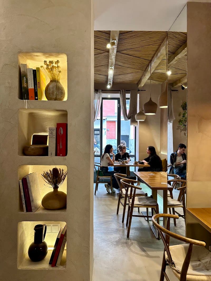 Natif Coffee & Kitchen in Madrid, specialty coffee cafe