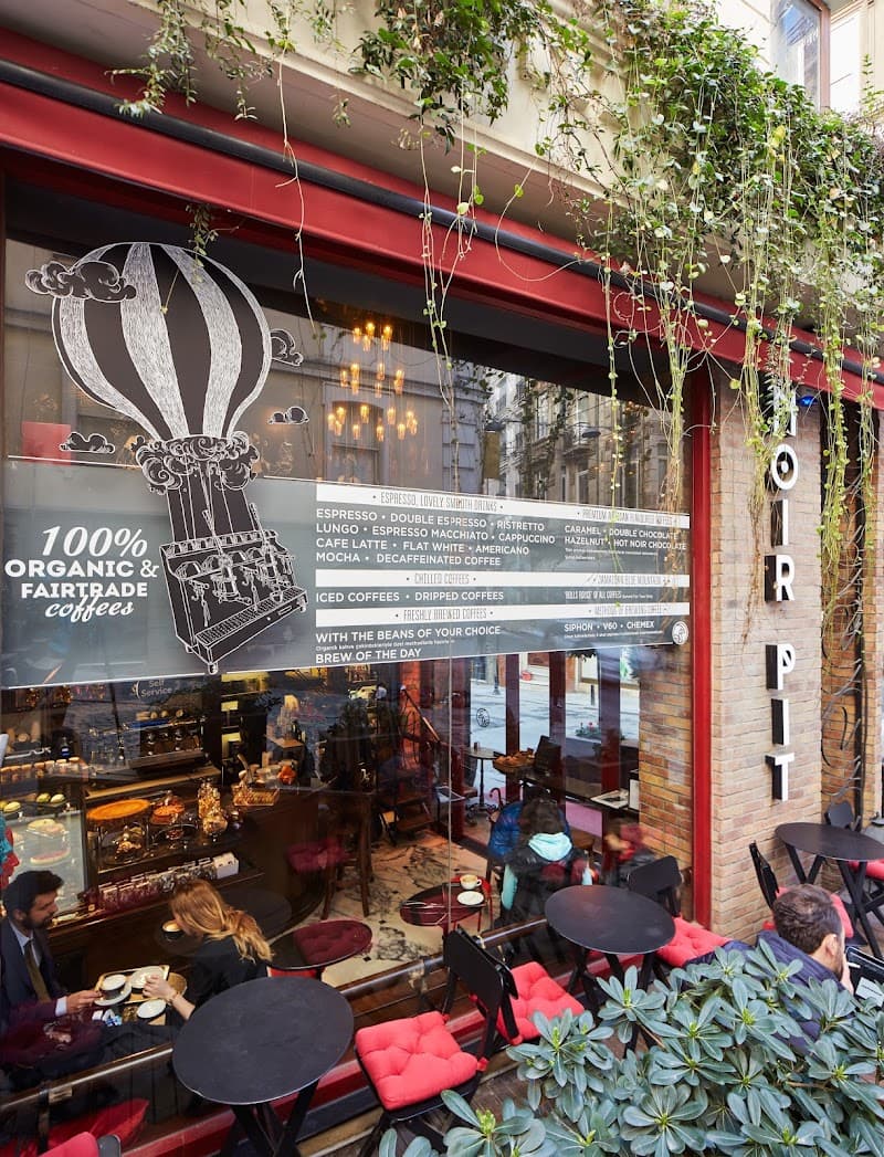 Noir Pit in Istanbul, specialty coffee cafe