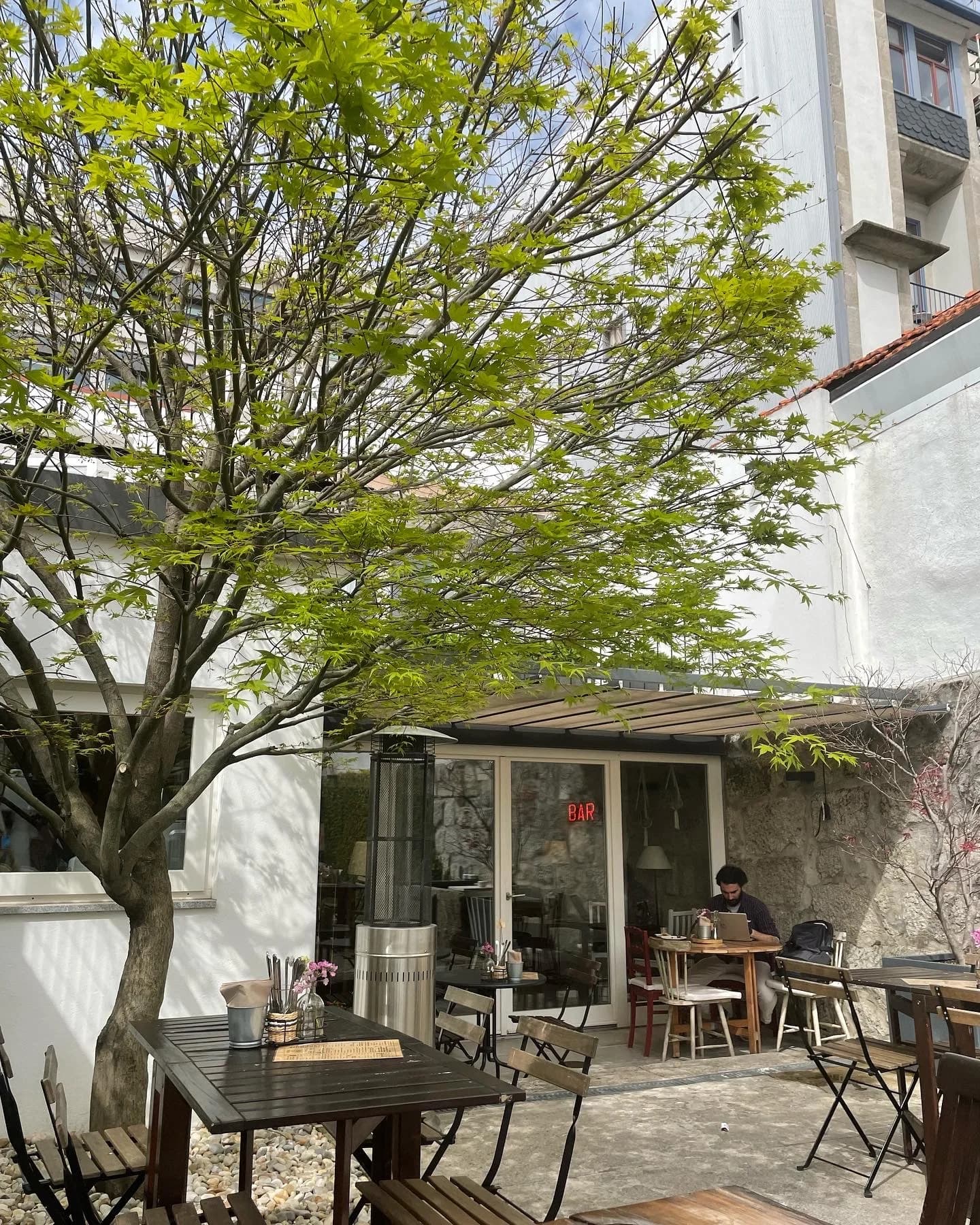 Pátio Bonjardim in Porto, specialty coffee cafe