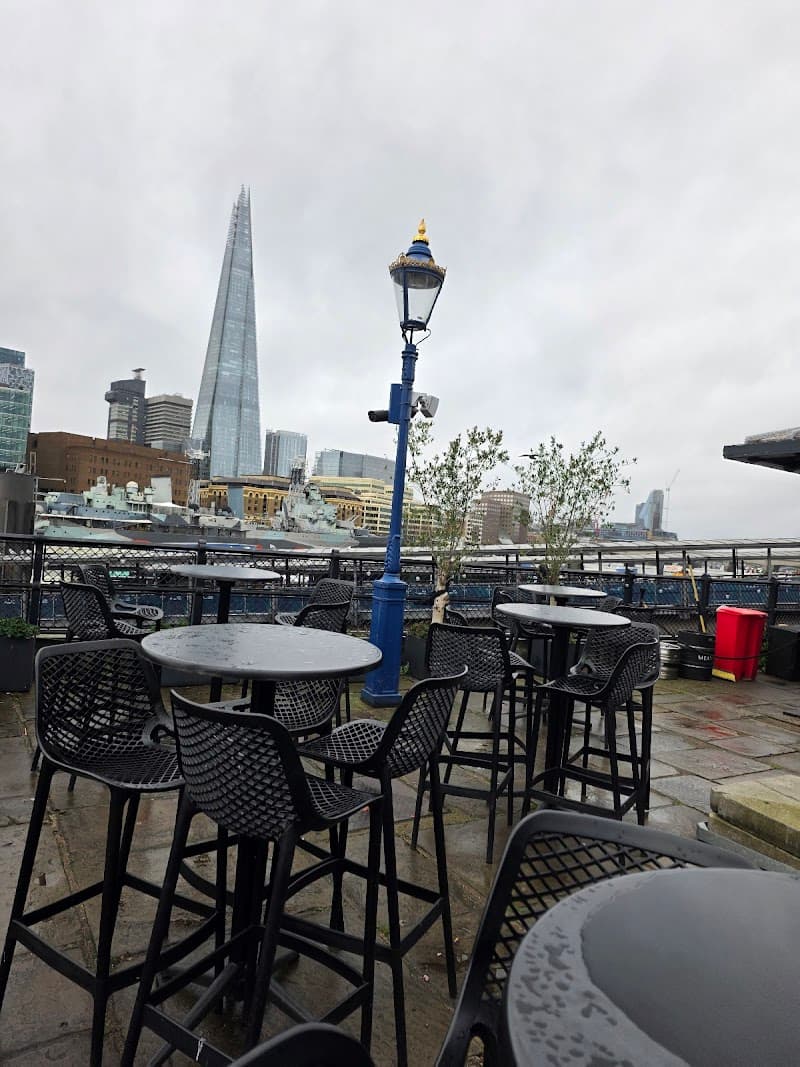 PAUL Three Quays in London, specialty coffee cafe