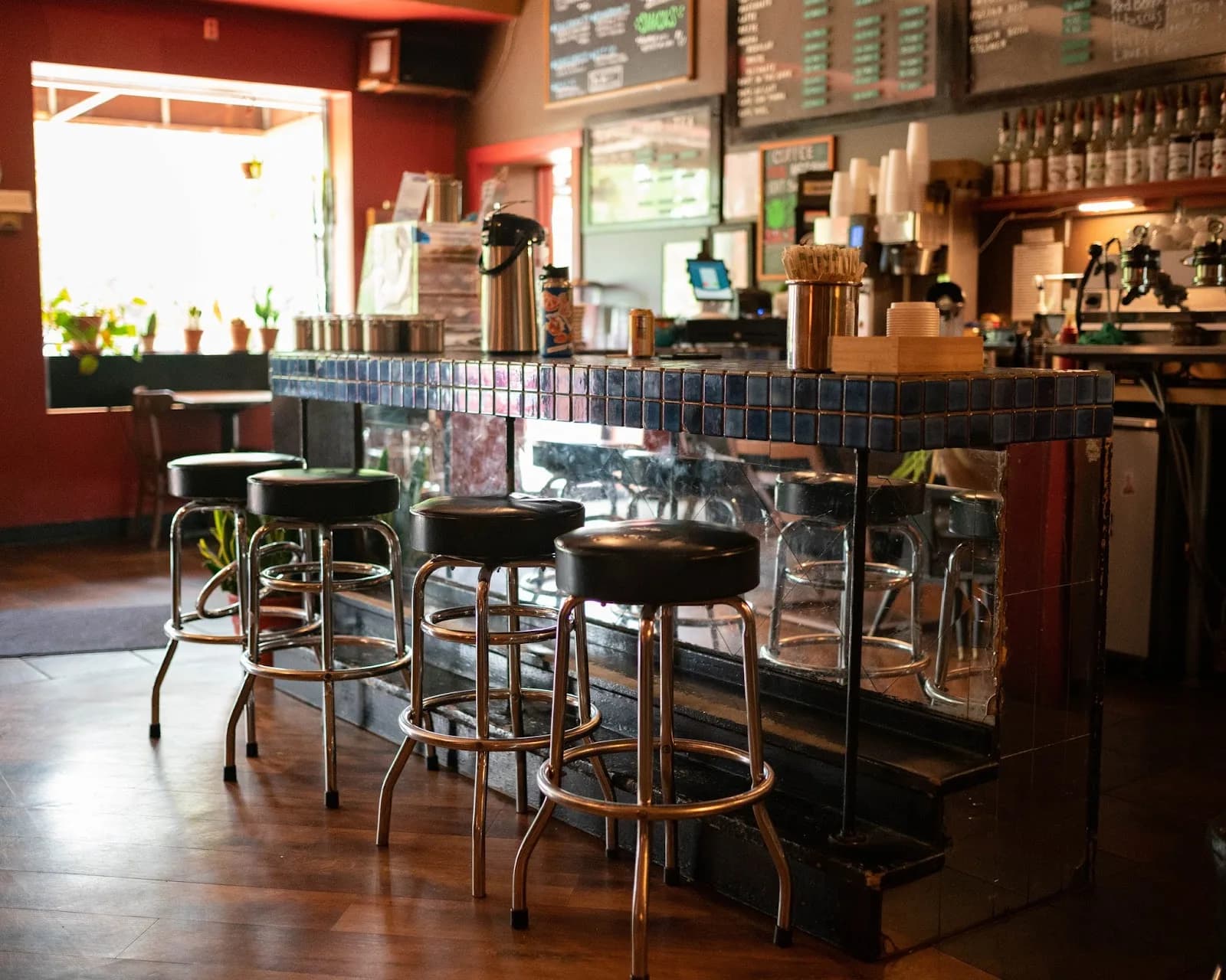 Racy D'Lenes Coffee Lounge in Eau Claire, specialty coffee cafe