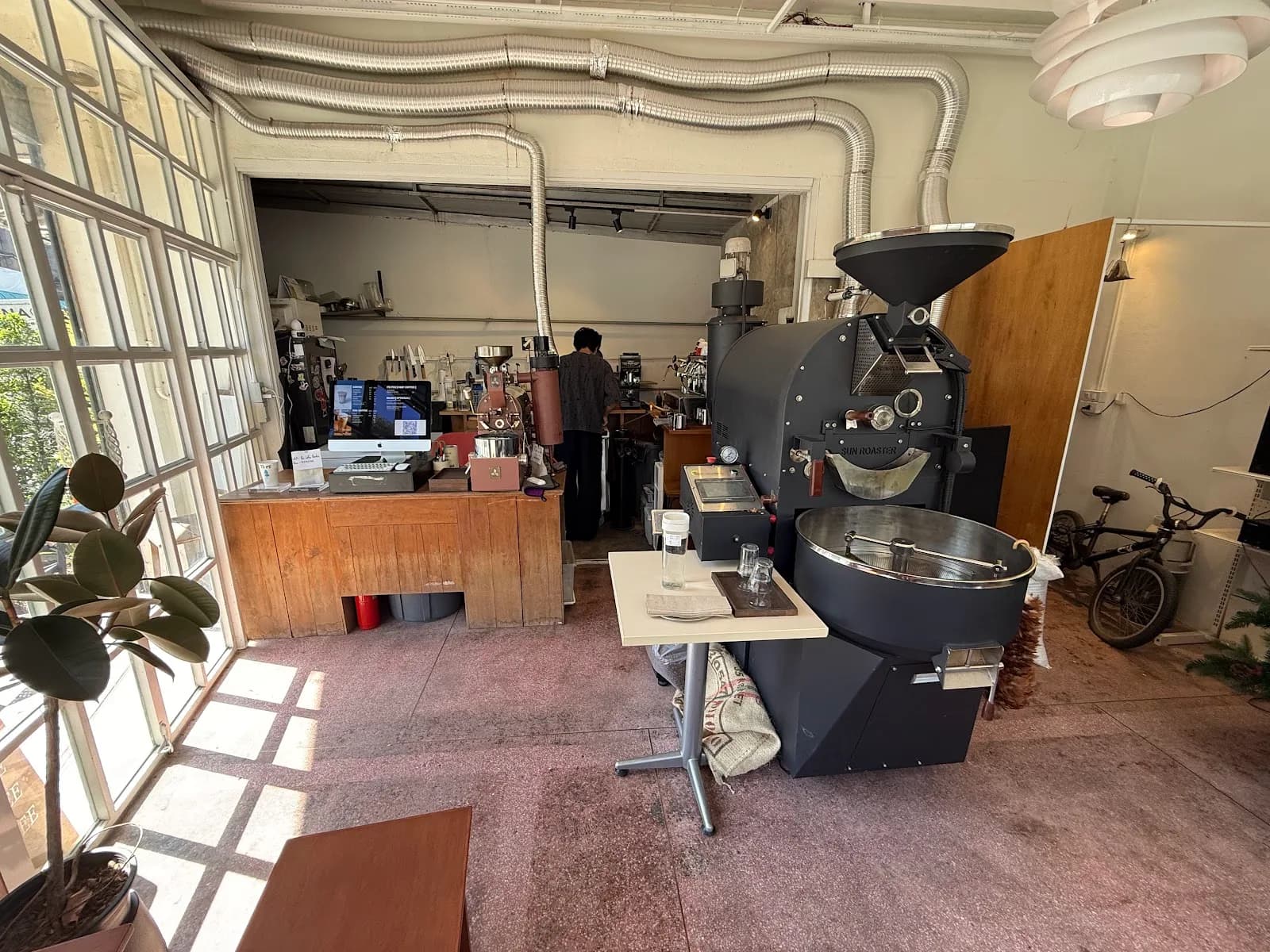Rei coffee roaster in Chiang Mai, specialty coffee roaster