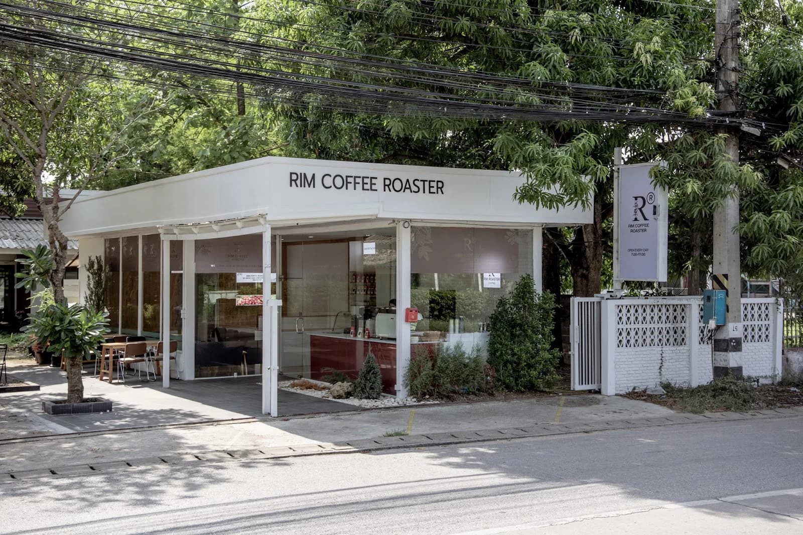 Rim Coffee Roaster No.01 สาขา สนามกอล์ฟล้านนา in Chiang Mai, specialty coffee roaster