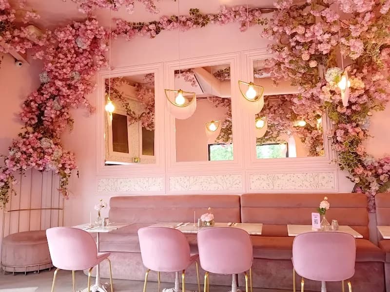 Riverose in Paris, specialty coffee cafe