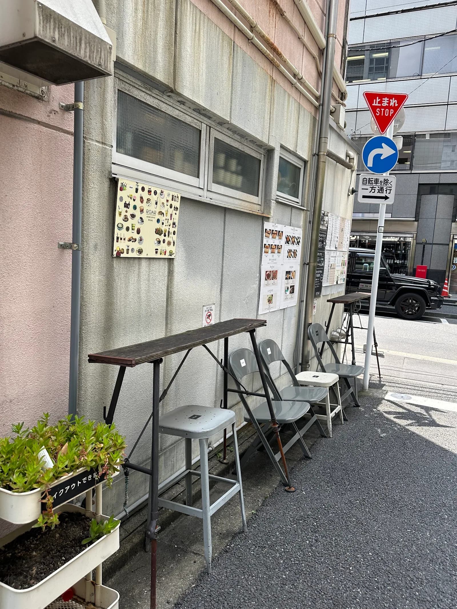ROAR COFFEEHOUSE & ROASTERY in Tokyo, specialty coffee cafe