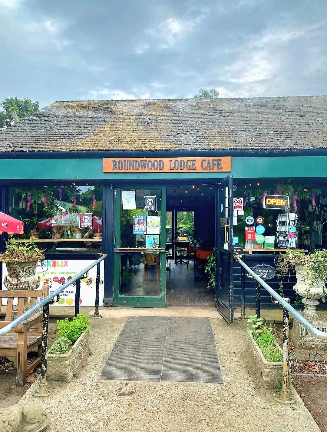 Roundwood Lodge Cafe in London, specialty coffee cafe
